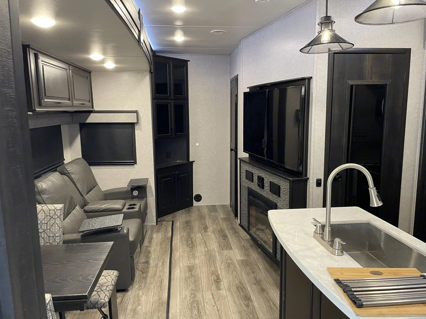 Fifth-wheel Rv for rent near Hot Springs
