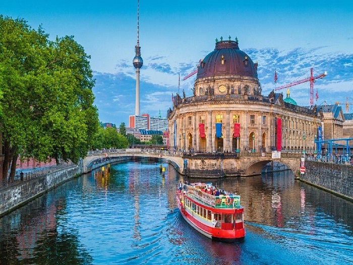 Tour du lịch Đức - Thủ đô Berlin với vẻ đẹp cổ kính và yên bình
