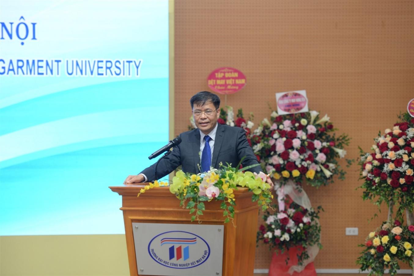 http://hict.edu.vn/pic/News/images/DSC_4066.JPG