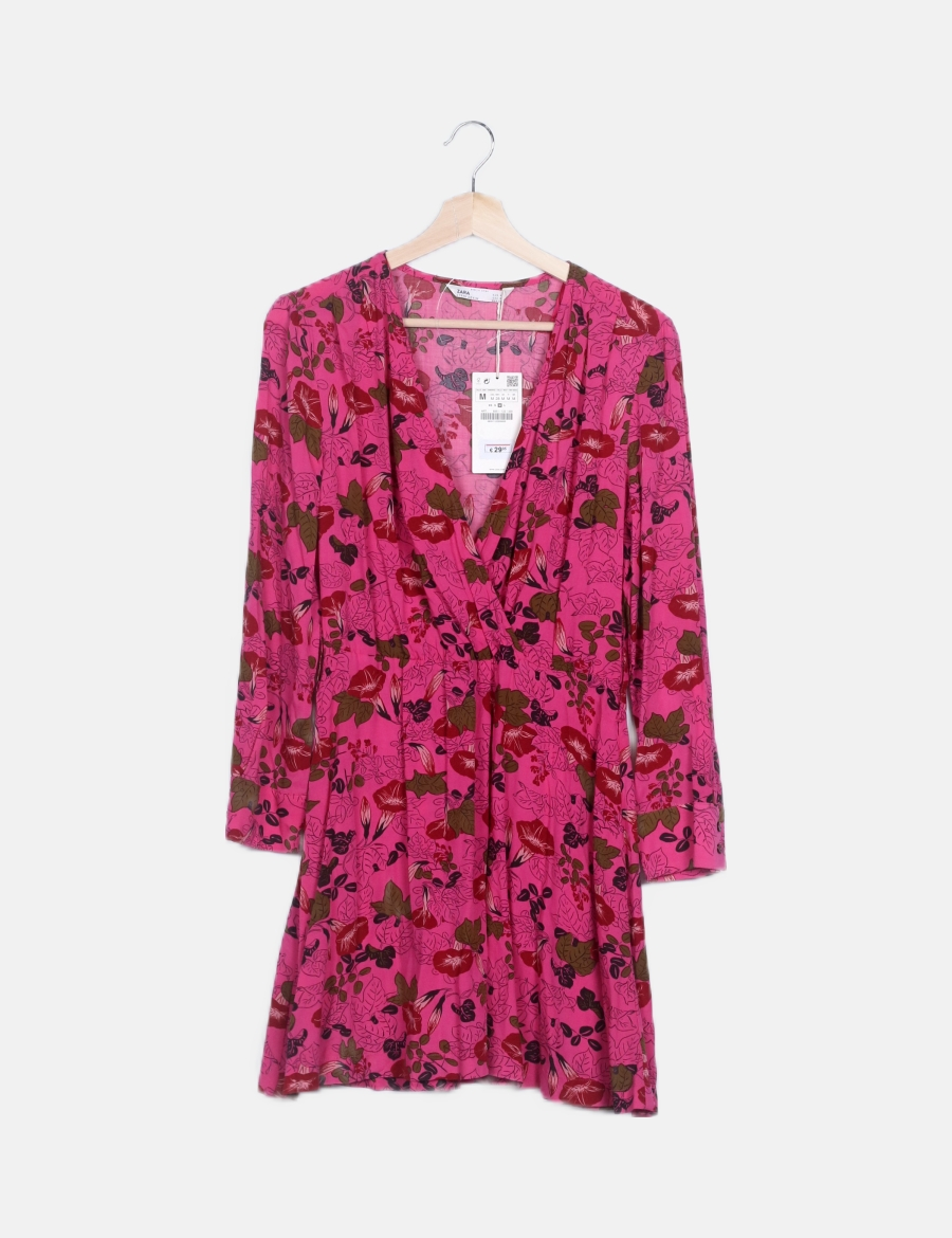 Vestido fluido de escote en pico, en color rosa y estampado floral, de la tienda de segunda mano Micolet, uno de lo vestidos de verano más baratos online