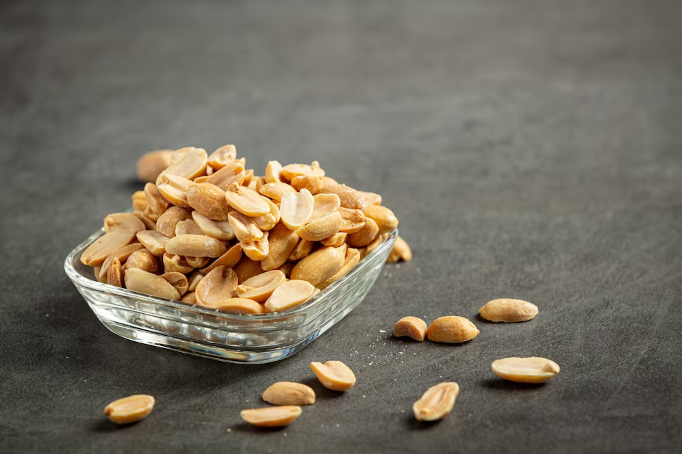 Salted peanut served in a small glass bowl. Peanut nutrition facts