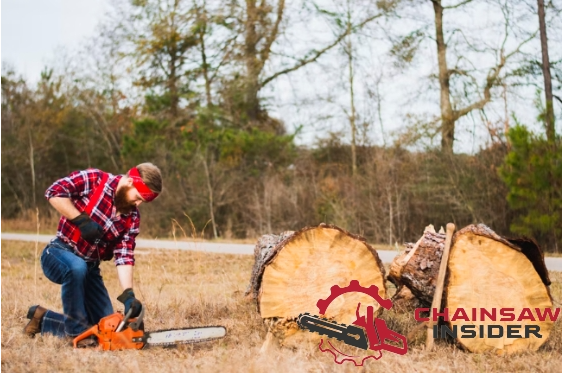 Starting a chainsaw in the right way is a need of safety