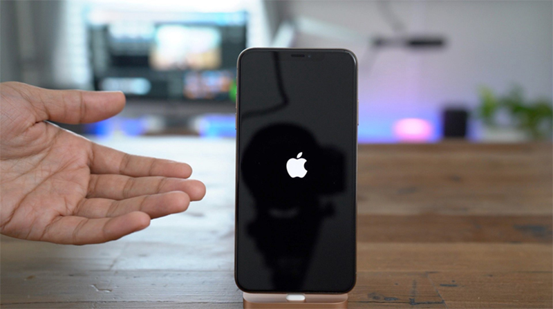 Sửa iPhone 7, 7 Plus treo táo, treo cáp đĩa itunes