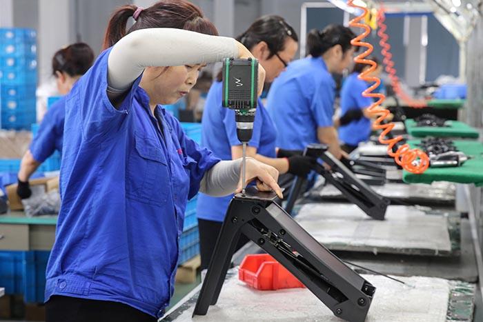 https://vietluan.com.au/wp-content/uploads/2023/01/GettyImages-China-manufacturing.jpg