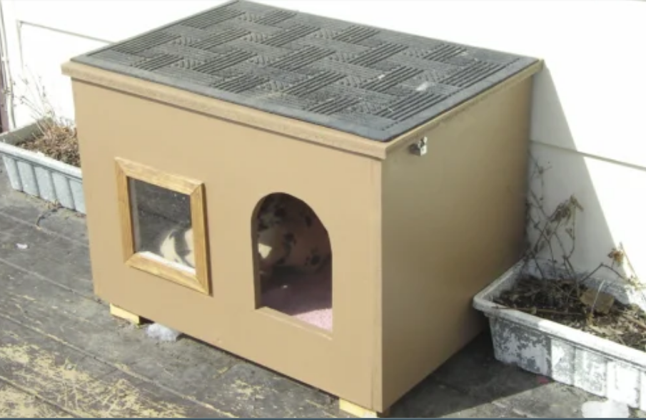 DIY Heated Cat House For Winter