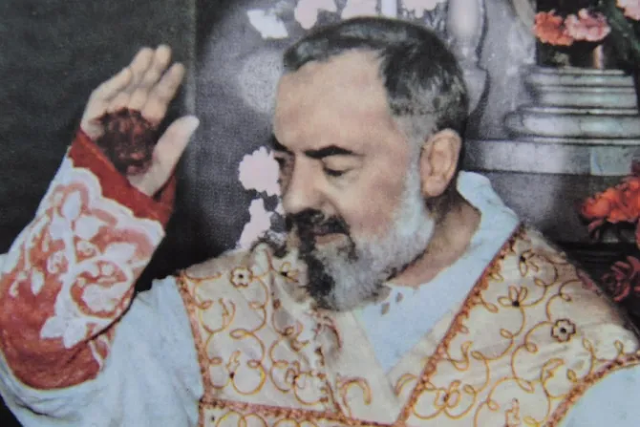 Thánh Padre Pio được phong thánh ngày này 20 năm trước