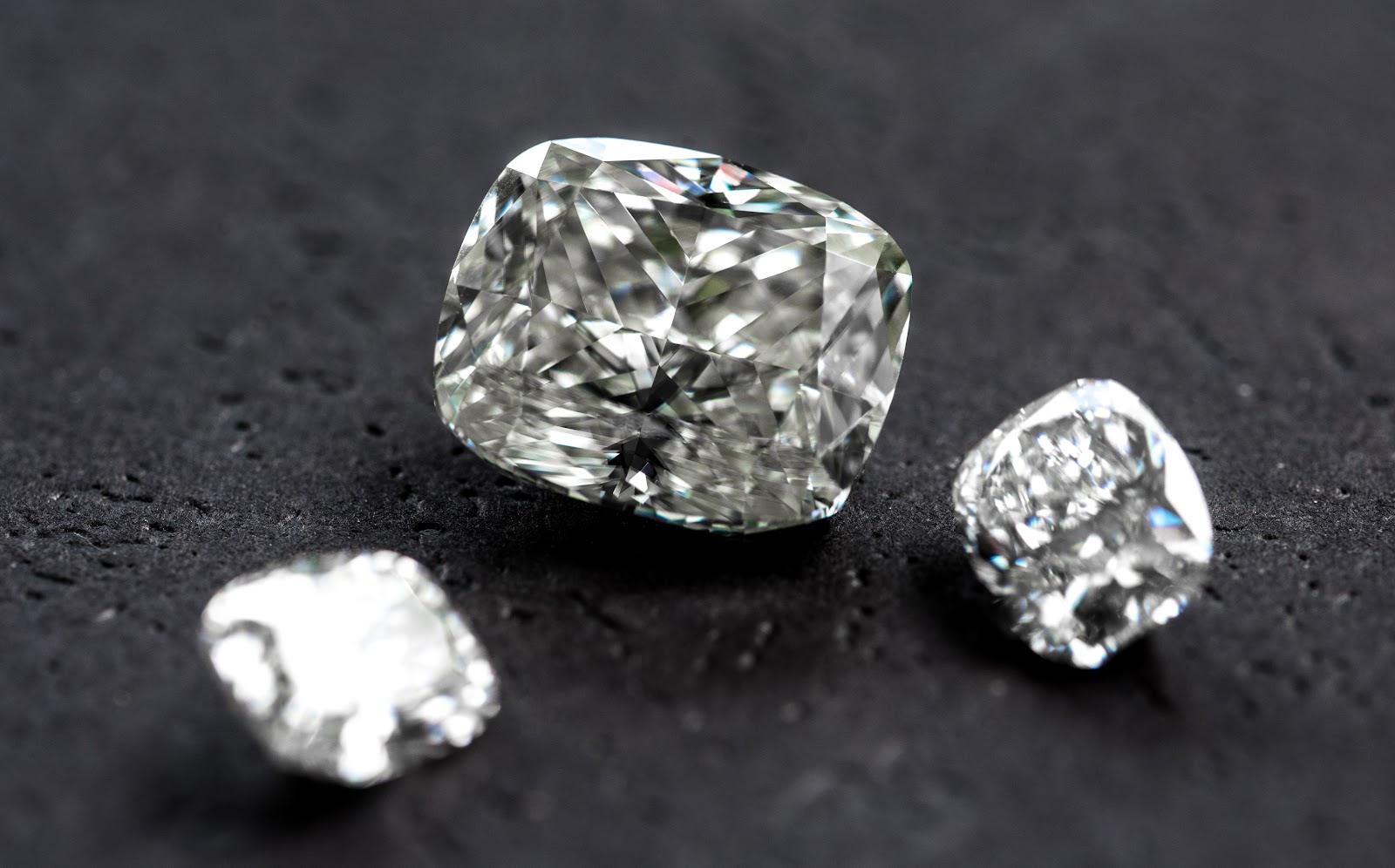 Giá kim cương 2 ly là thắc mắc chung của nhiều người khi tìm hiểu về kim cương