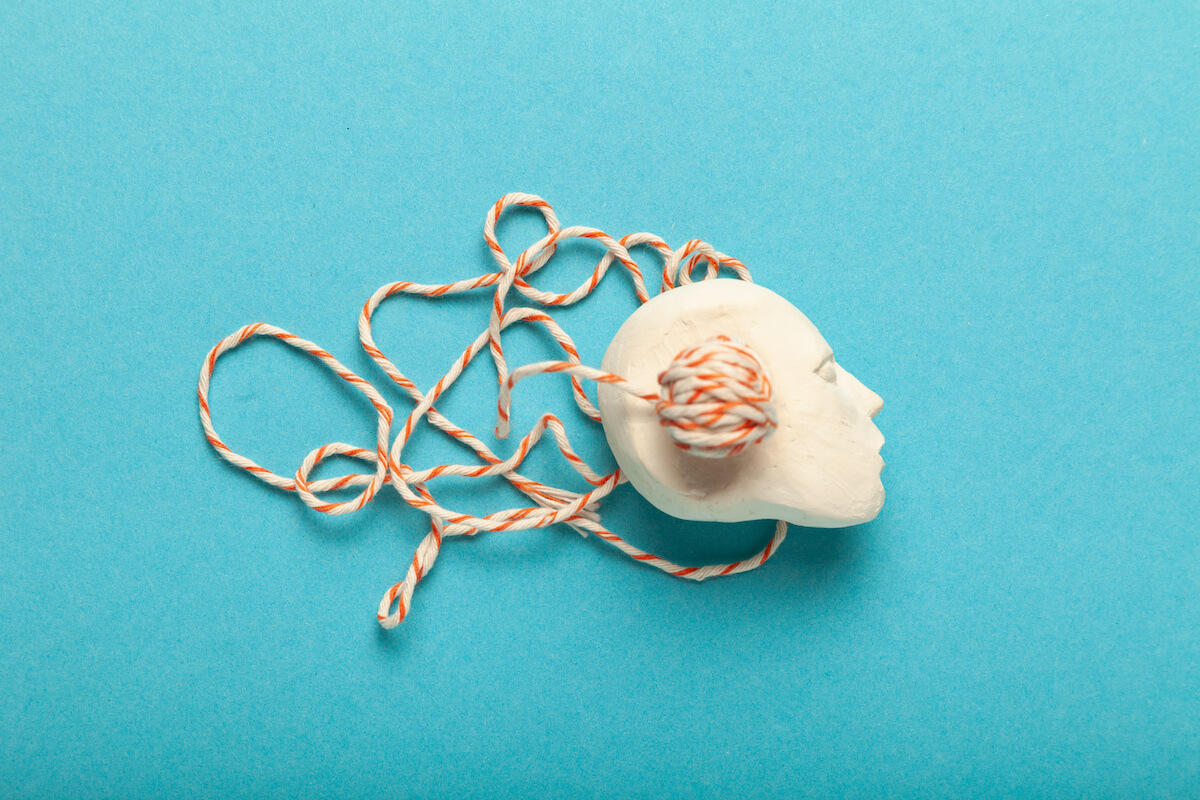 Ball of yarn on a profile, clay model of a human head