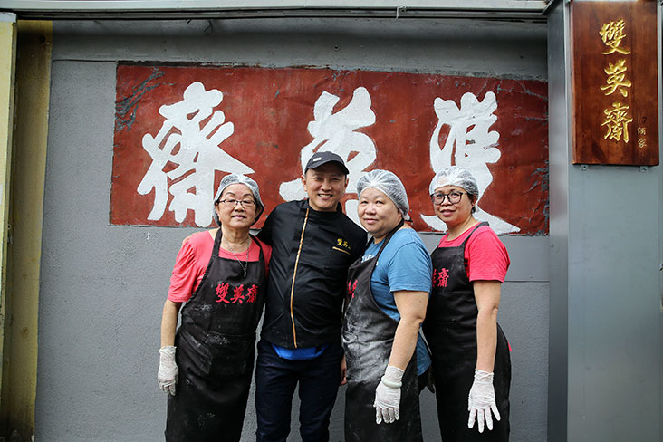 Seong Ying Chai’s mooncake team is a small but experienced one (from left to right): Tung Yoke Yin, Leonard Lee, Liew Kuah Chan and Wendy Chan.