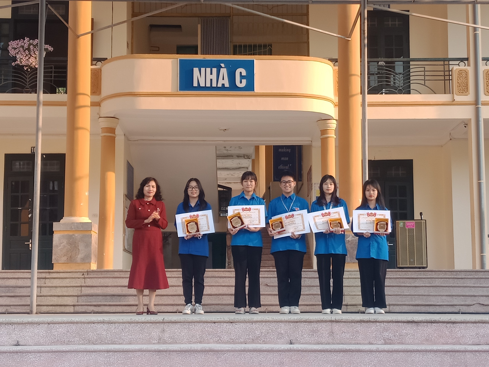 Trường THPT Chuyên Lê Quý Đôn có 7 học sinh đạt danh hiệu “Học sinh 3 tốt” cấp Trung ương năm học 2021-2022