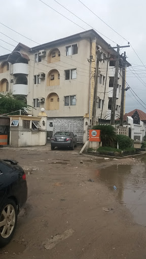 Buckingham Palace Hotel, 25 Baba Ewe Street, Oshodi-Isolo, Ilasamaja, Lagos, Nigeria, Apartment Complex, state Lagos