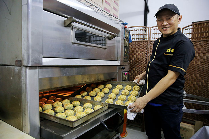 This Mid-Autumn festival, third generation Leonard Lee decided to continue his family's mooncake legacy after a two-year hiatus.