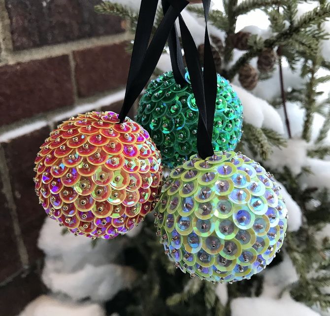 Beautiful and unusual decor of Christmas balls - the best ideas with photo 39