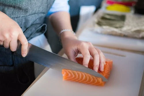 salmon cutting