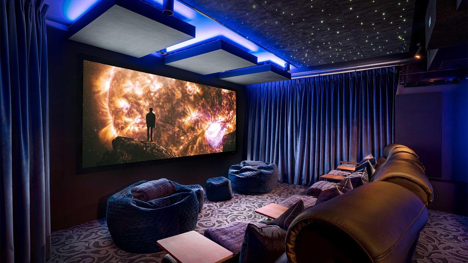 Ruang TV Mewah Konsep Bioskop