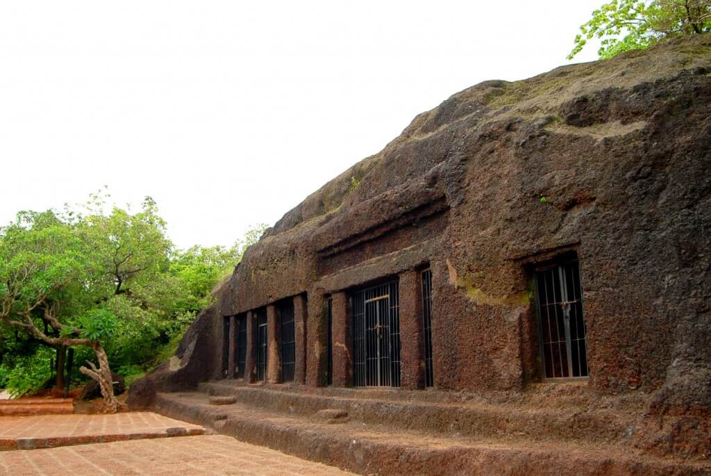 Arvalem Caves, 6th century, Pandava caves