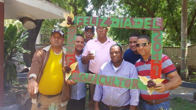 DGDF agasaja trabajadores de viveros en ocasión de celebrarse el Día del Agricultor