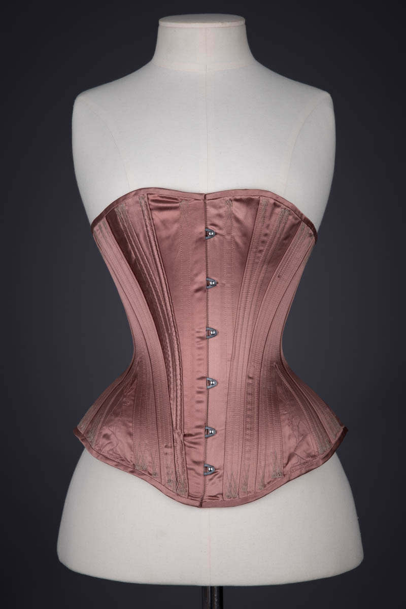 A Look at 6 Different Types of Corset Front Closures