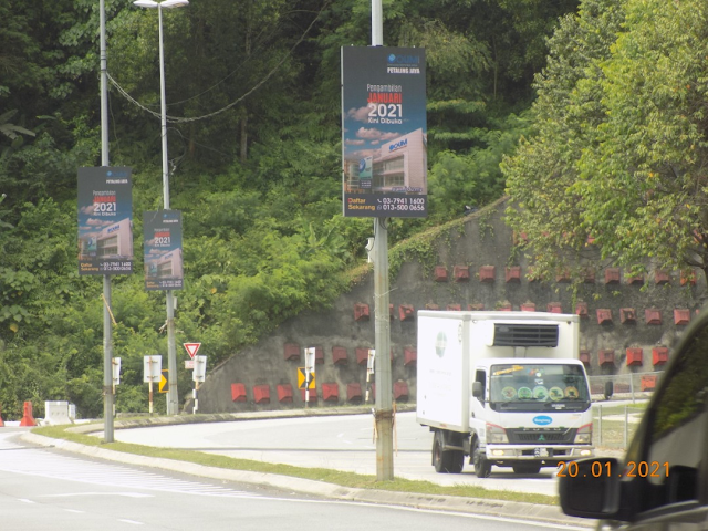 Open University Malaysia Ad Malaysia Kuala Lumpur LED Bunting Advertising Jalan Dutamas Towards Mont Kiara Digital Billboard Advertising