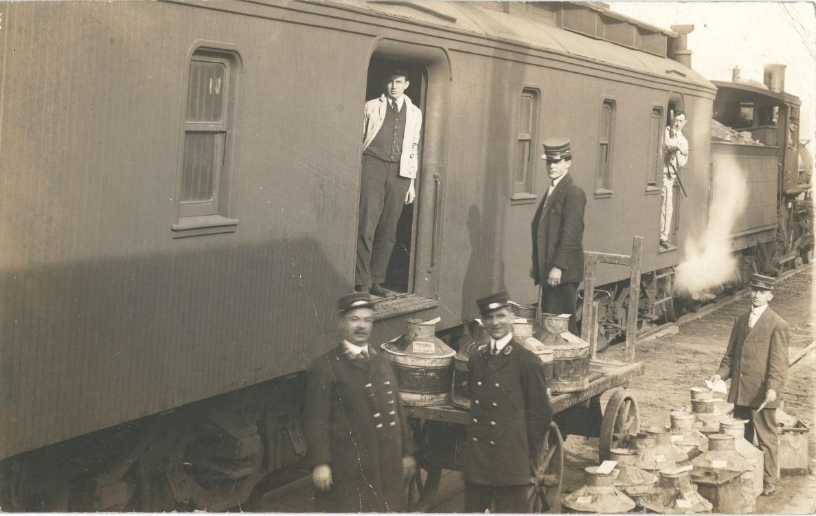 A group of men standing next to a train

Description automatically generated with medium confidence