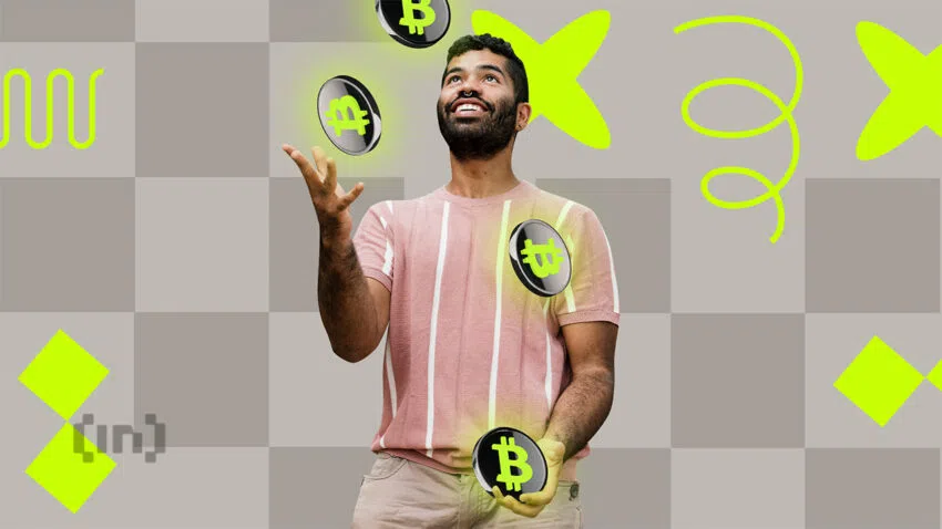 Man sieht einen Mann, der Bitcoin Münzen jongliert. Es geht um das Shorten von Bitcoin - Ein Bild von BeInCrypto.com.