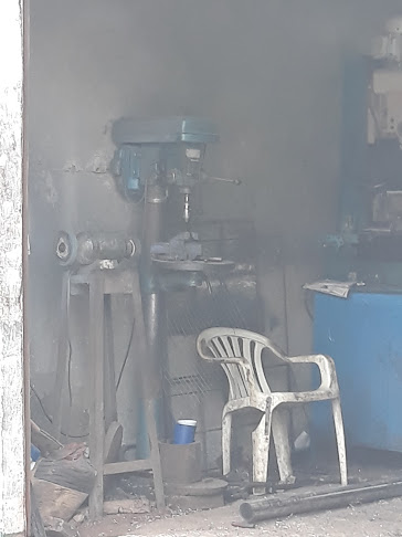 Taller de fibra de vidrio - Tienda de pinturas