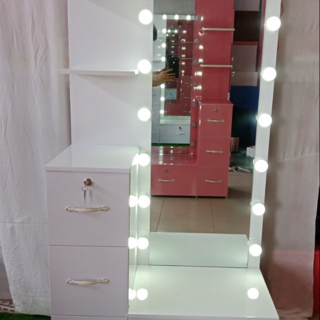 Bàn trang điểm mini đèn led có gương hình chữ nhật đứng