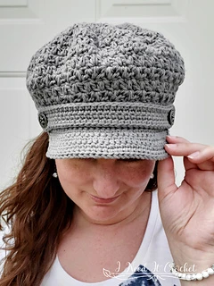 woman wearing gray crochet newsboy cap