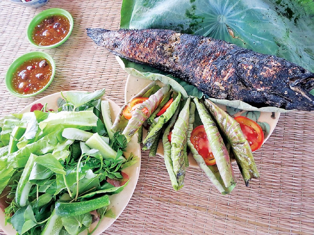 Mon-ca-loc-nuoc-trui-cuon-la-sen-non