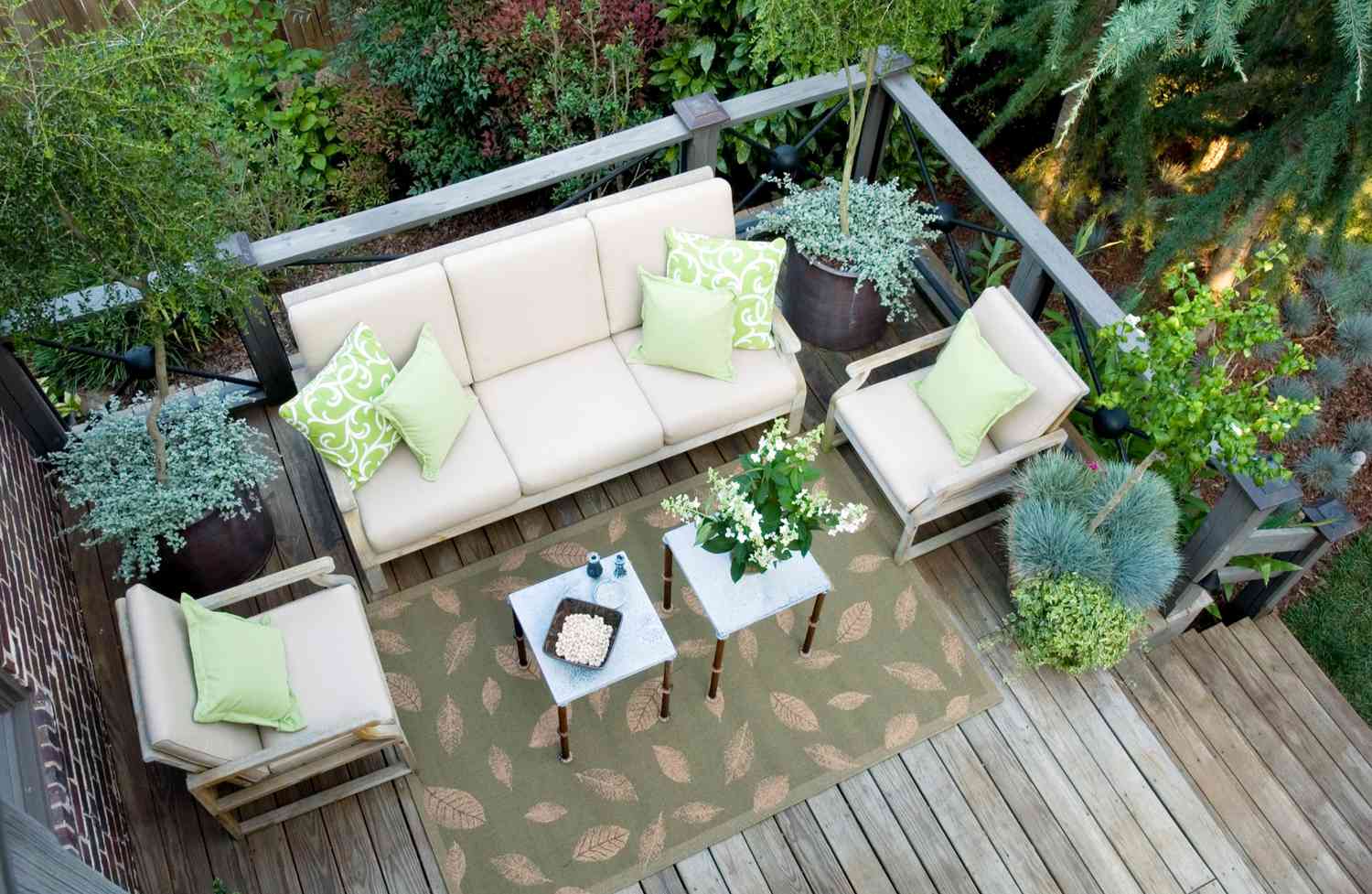 5 Things to Consider When Choosing Outdoor Furniture