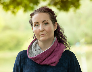 woman wearing purple and gray knitted cowl pattern