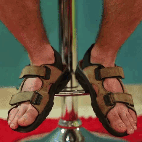 Las sandalias están prohibidas por la ley de prevención riesgos laborales