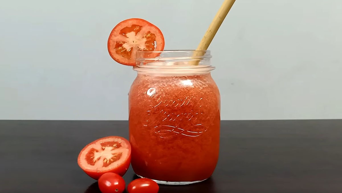 Nước ép cà chua chín thơm ngon và bổ dưỡng