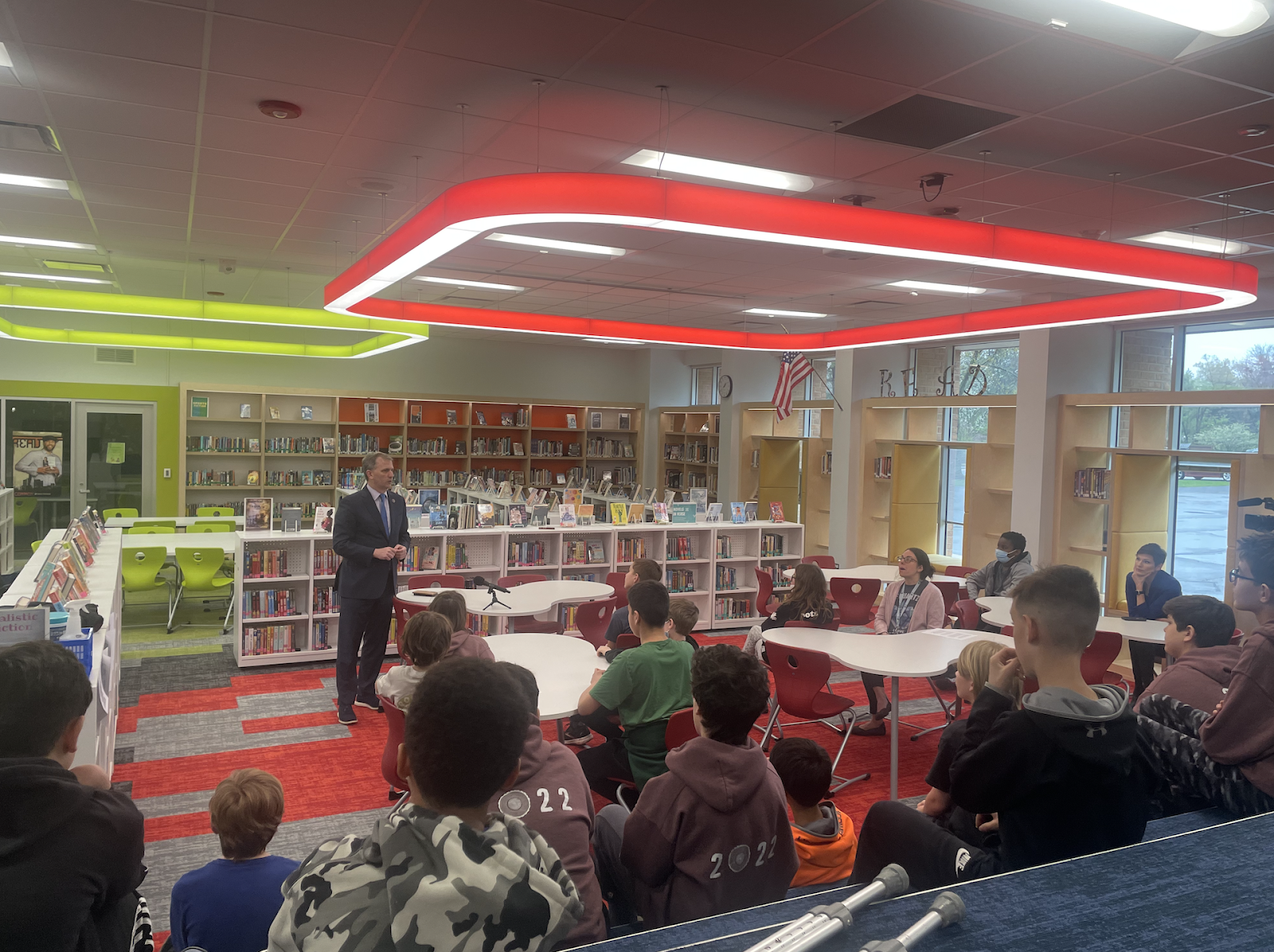 Casten speaking in front of fifth grade class