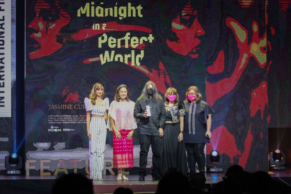 Feature Film Honoree, ‘Midnight in a Perfect World’s (from left) Glaiza de Castro, Betti Lapus, Dodo Dayao, Patti Lapus, Armi Cacanindin.