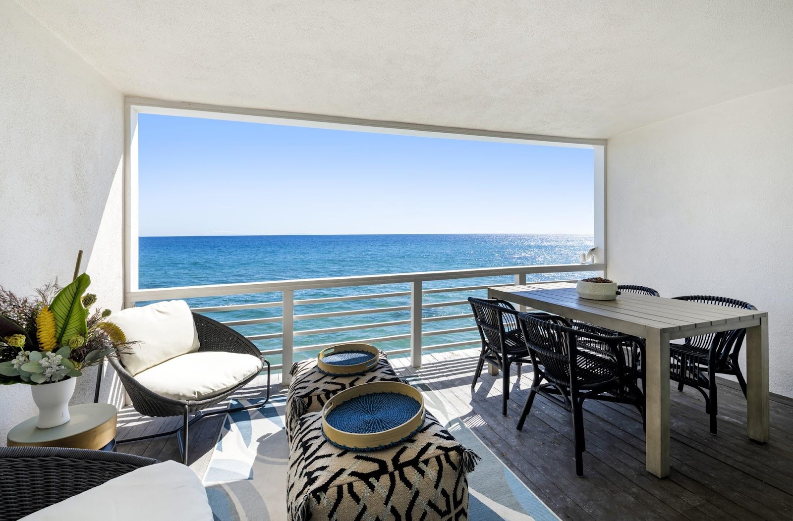 Breathe Malibu by Open Air Homes exudes indoor/outdoor living and the California lifestyle – two important 2023 interior design trends. 