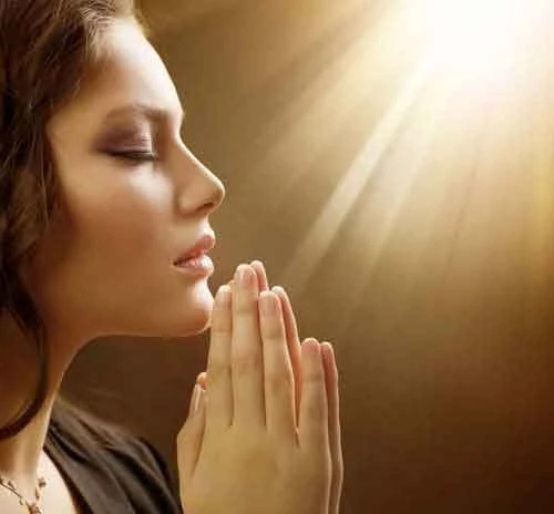 praying-god