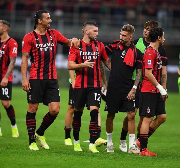 AC Milan sở hữu set trang phục thi đấu đỏ đen trẻ trung, hiện đại
