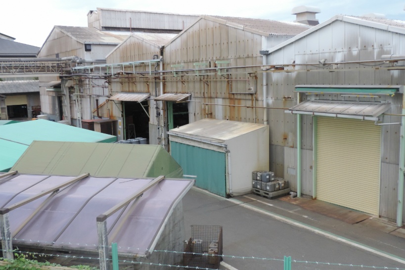 工場倉庫に不法投棄をする犯人像