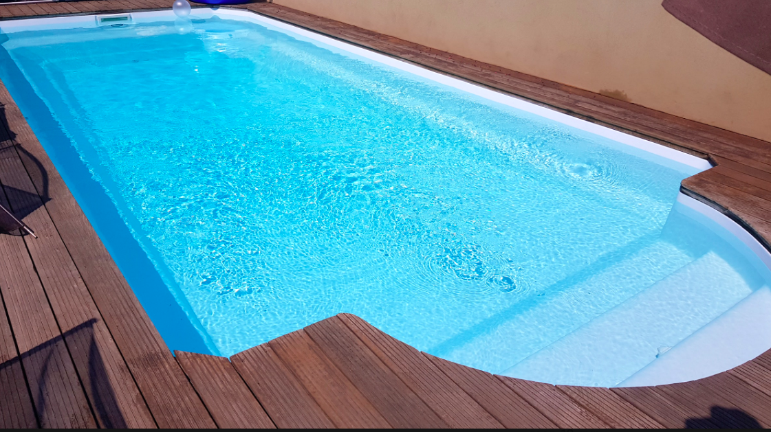 Fêter son anniversaire au bord d'une piscine privée à Marseille