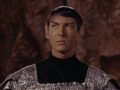Spock đang chẩn đoán