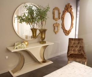 How to decorate an entryway console