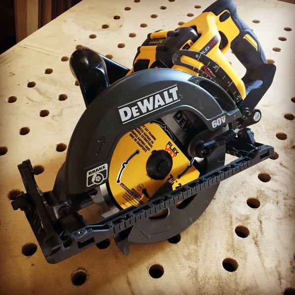 รีวิว เลื่อยวงเดือน DeWalt FLEXVOLT 7-1/4” Cordless Worm Drive Style Saw6