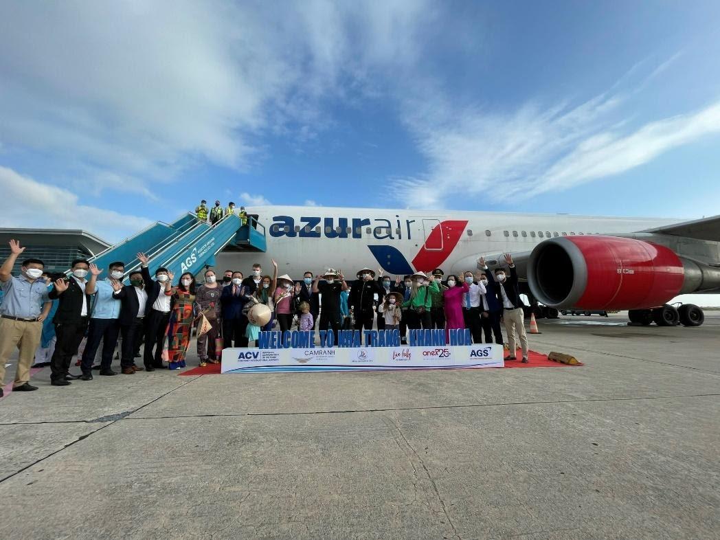 F:\2021\Tổ báo chí - Đoàn TN\Tổ báo chí\Đón chuyến HQ có hộ chiếu vacxin\z3054745305780_fa078f27ef0dceba9398bd19d9438536.jpg