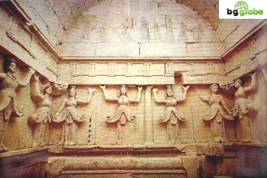 Thracian tomb of Sveshtari.jpg