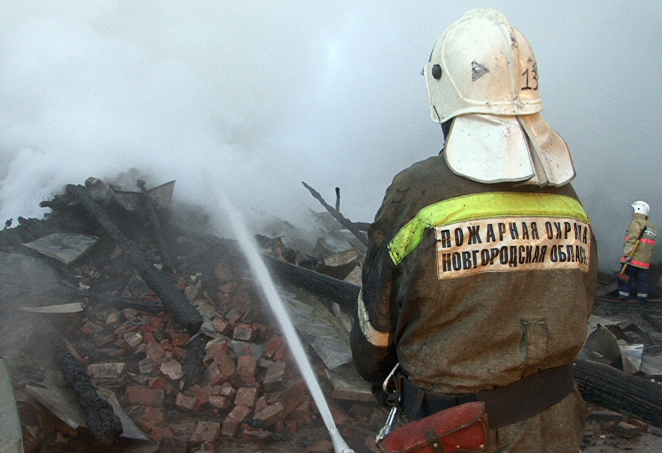 На месте пожара в психоневрологическом интернате «Оксочи» в деревне Лука, 13 сентября 2013 года. 
