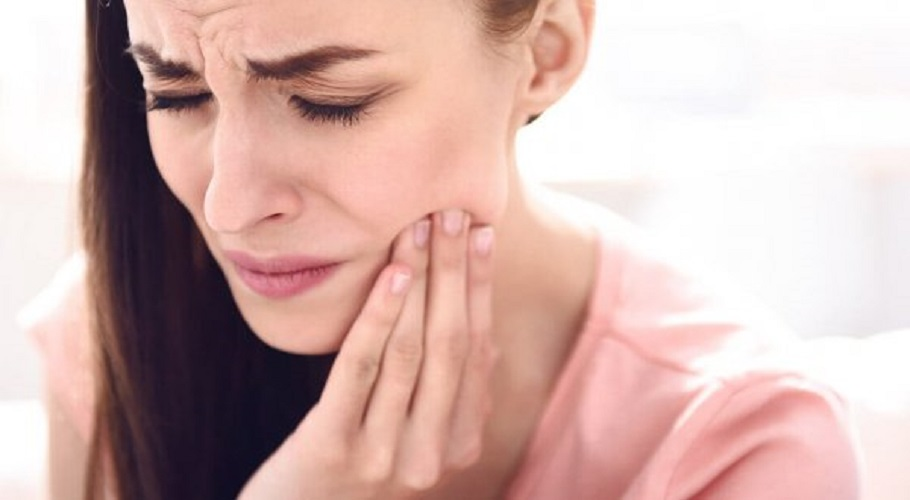 Nhổ răng khôn bao lâu thì có thể xuất hiện dấu hiệu nhiễm trùng sau khi nhổ răng khôn?