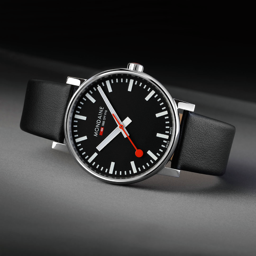 Mẫu đồng hồ Analog đơn giản nhưng sang trọng của thương hiệu Mondaine