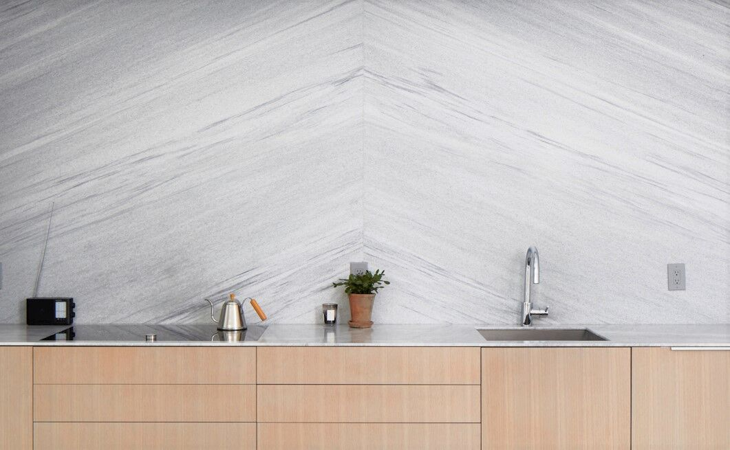 White-cherokee-american-marble-full-wall-backsplash-thin-stone-1-cm-slab