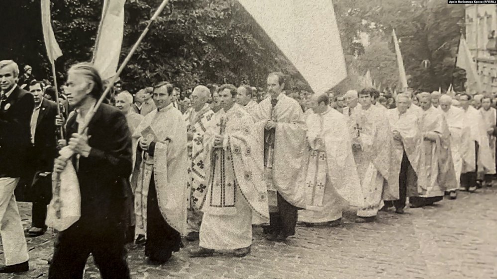 УГКЦ вийшла з підпілля і вимагала легалізації від Кремля.  В заході взяли участь, за різними даними, від 150 до 200 тисяч людей. Львів, 17 вересня 1989 року